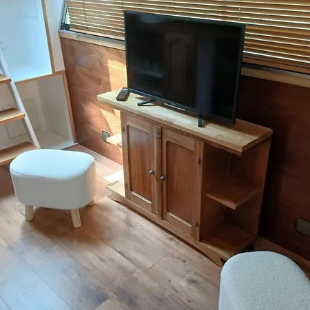 Charming Barge With Terrace Lejlighed