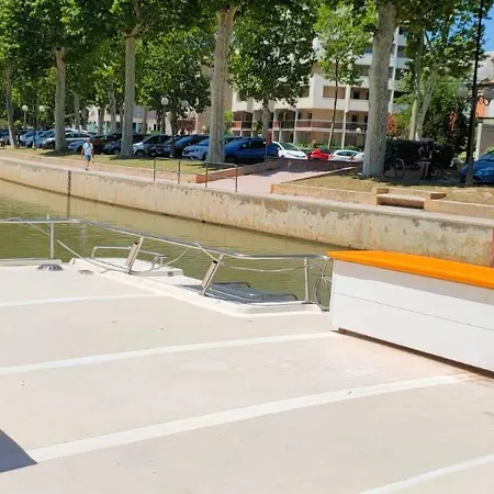 Charming Barge With Terrace شقة